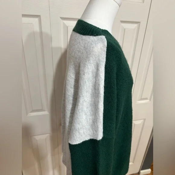 VINCE CAMUTO Forest Green V-Neck Sweater, side vents, boxy boyfriend EUC - Picture 4 of 13